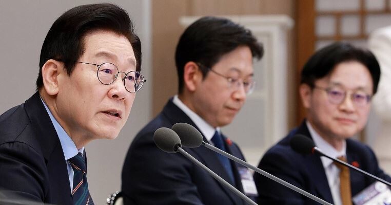 이재명 대통령이 10일 대통령실에서 열린‘AI 시대의 K-반도체 비전과 육성 전략 보고회’에서 발언하고 있다.대통령실통신사진기자단