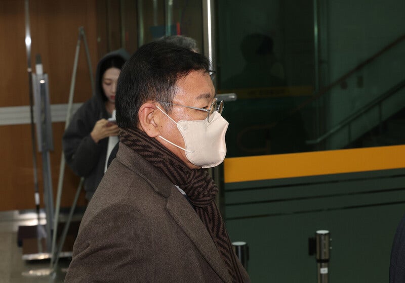 ‘쌍방울 금품 수수 혐의’ <b>안부수 구속영장 기각</b>…쌍방울 관계자 영장...