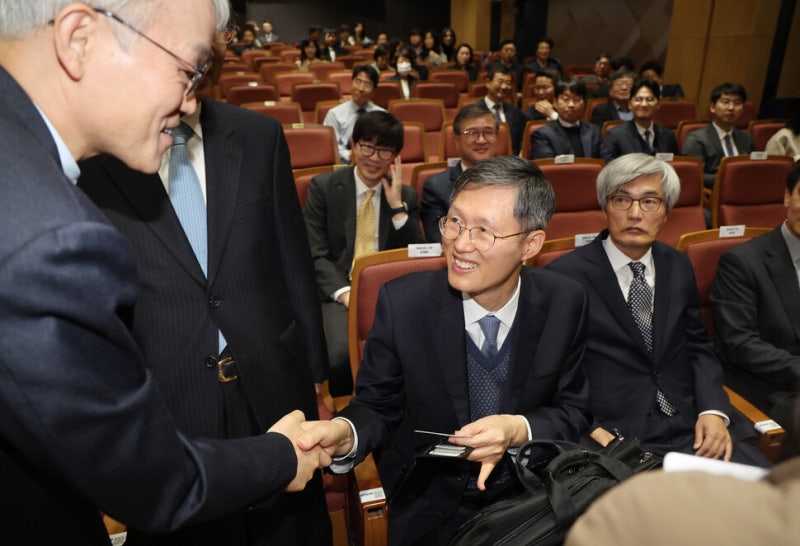 문형배 “내란재판 지연 불신 자초…분노가 사법개혁 내용 될 순 없어”