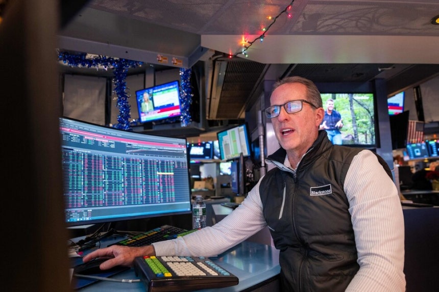 11일 뉴욕증권거래소에서 한 트레이더가 일하고 있다.AFP 연합뉴스