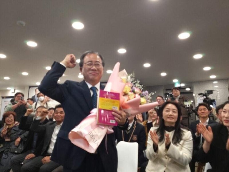 ‘<b>해직교사 특채</b> 의혹’ <b>김석준</b> 부산교육감, 1심서 ‘직위 상실형’