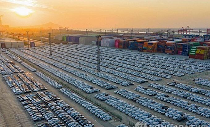 9일 중국 난징항에 수출용 차량들이 집결해 있다.난징/AFP 연합뉴스