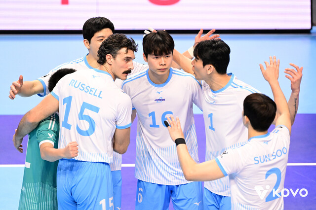 <b>대한항공</b>, ‘디펜딩 챔피언’ <b>현대캐피탈</b>에 3-0 완승…선두 굳히기
