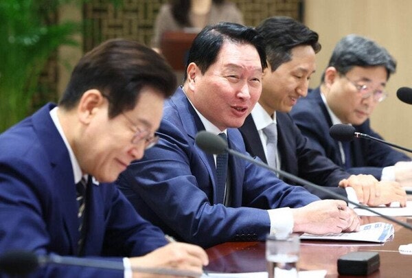 SK실트론, 두산 품으로…4조원대 ‘빅딜’