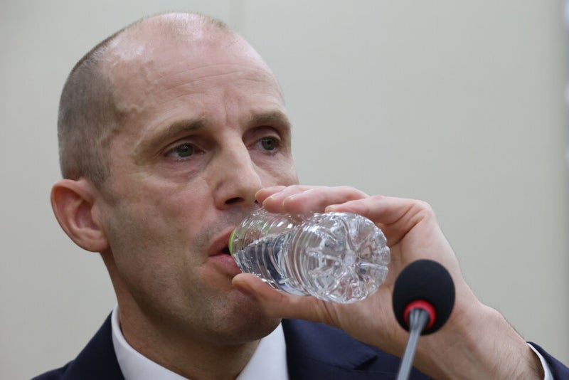 [단독] 김범석 메신저에 언급됐는데도…쿠팡 대표, 노동자 과로사 대책 논의 ‘발뺌’