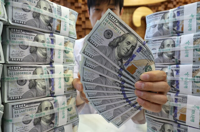 정부, 환율 고공 행진에 비상 대책…효과는 ‘글쎄’