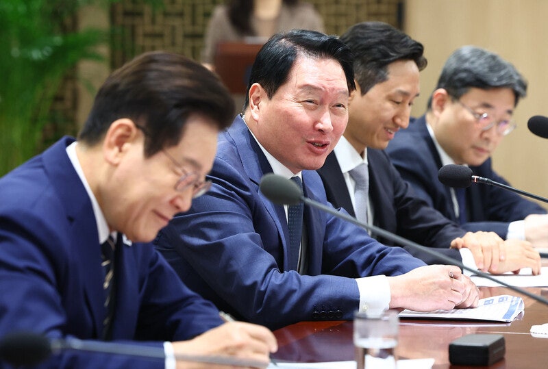 SK발 금산분리 논란, 핵심은 지배구조다 [세상읽기]