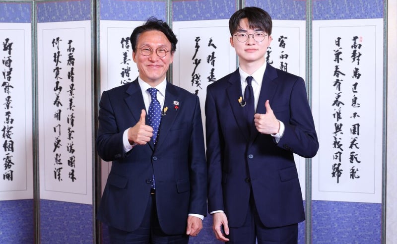김민석 만난 <b>페이커</b> “자식이 <b>게이머</b> 되겠다면요? 선뜻 허락 못 하죠”