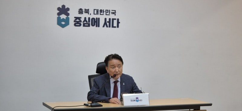 ‘<b>돈 봉투 수수 의혹</b>’ <b>김영환</b> 충북지사, 피의자 신분 경찰 출석