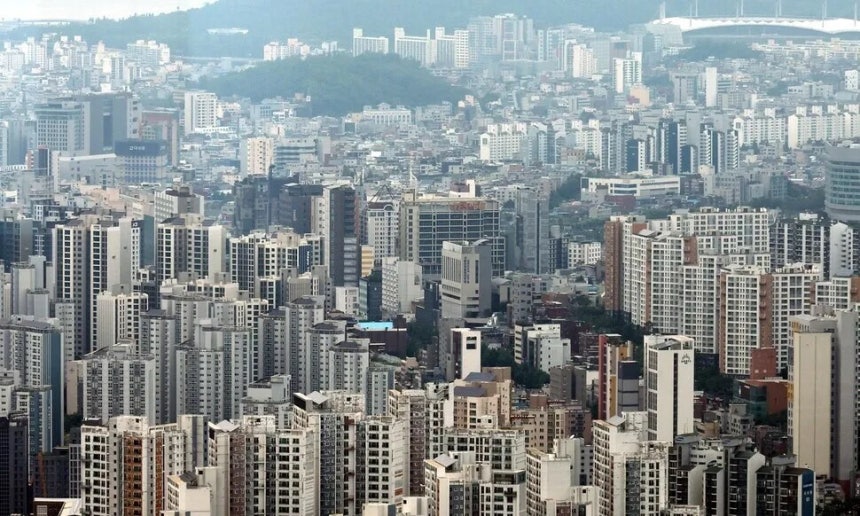 서울 용산구 남산타워에서 바라본 마포구 일대 아파트 단지 모습.신소영 기자