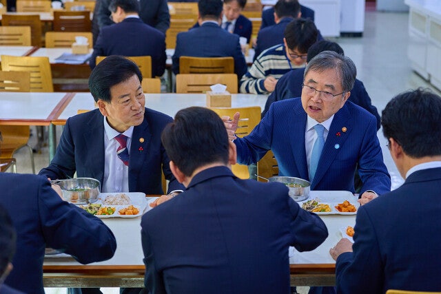 외교·통일부 전면전 피했지만…‘뇌관’은 여전