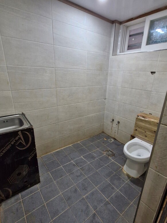 울산 반구대병원 내 화장실.물도 내릴 수 없게 돼 있다.제보자 제공.