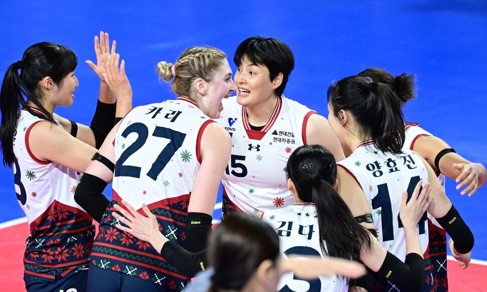 <b>현대건설</b>, 기업은행 꺾고 파죽의 <b>6연승</b>…1위 도로공사와 승점 1점 차