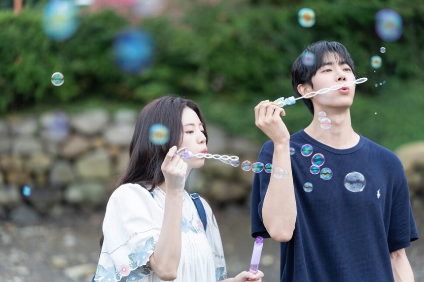 영화 ‘오늘 밤, 세계에서 이 사랑이 사라진다 해도’. 바이포엠스튜디오 제공