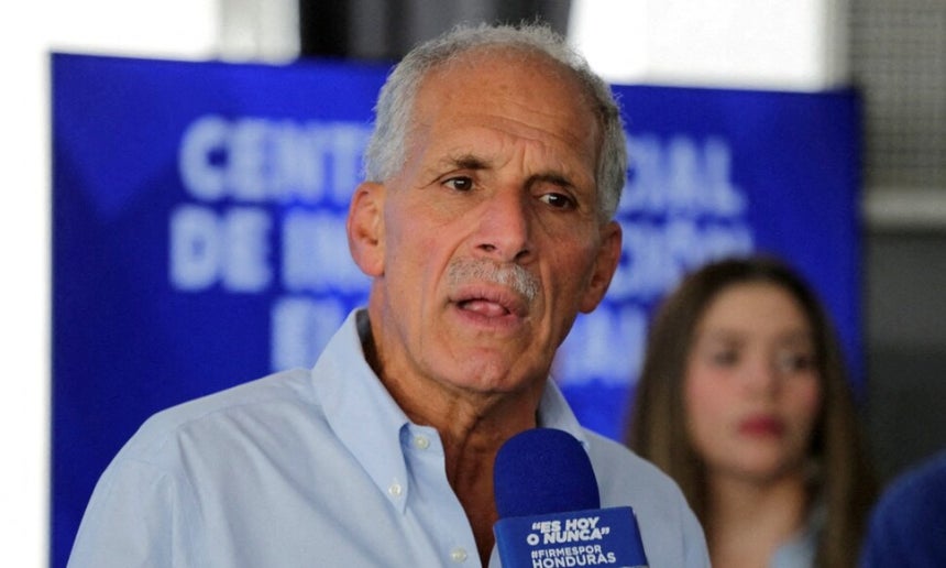 지난 1일(현지시각) 온두라스 수도 테구시갈파에서 나스리 아스푸라 국민당 대선 후보가 기자회견에서 발언하고 있다.로이터 연합뉴스