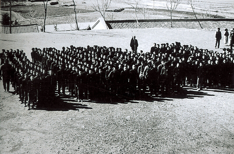 영화숙·재생원의 아이들.영화숙 원장 이순영을 고발해 시설 폐쇄를 이끈 알로이시오 신부가 찍은 것으로 전해진다.진실화해위는 올해 2월26일 영화숙·재생원 인권침해사건 피해 신청인 10명과 직권조사로 발굴한 피해자 
