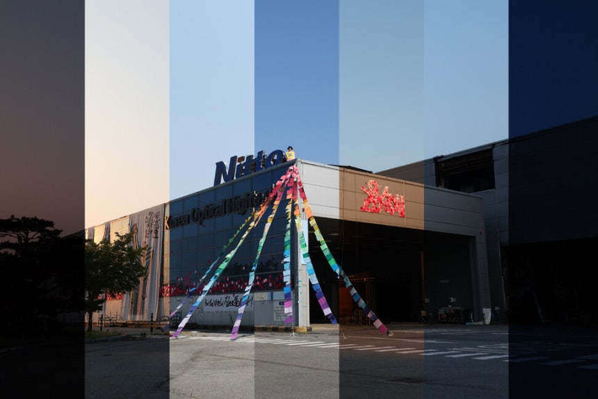 지난 5월 12일 경북 구미시 한국옵티칼하이테크 공장에서 새벽 5시부터 저녁 8시까지 찍은 사진을 이어붙여 고공농성 중인 한국옵티칼하이테크 해고노동자 박정혜의 하루를 담았다.백소아 기자.