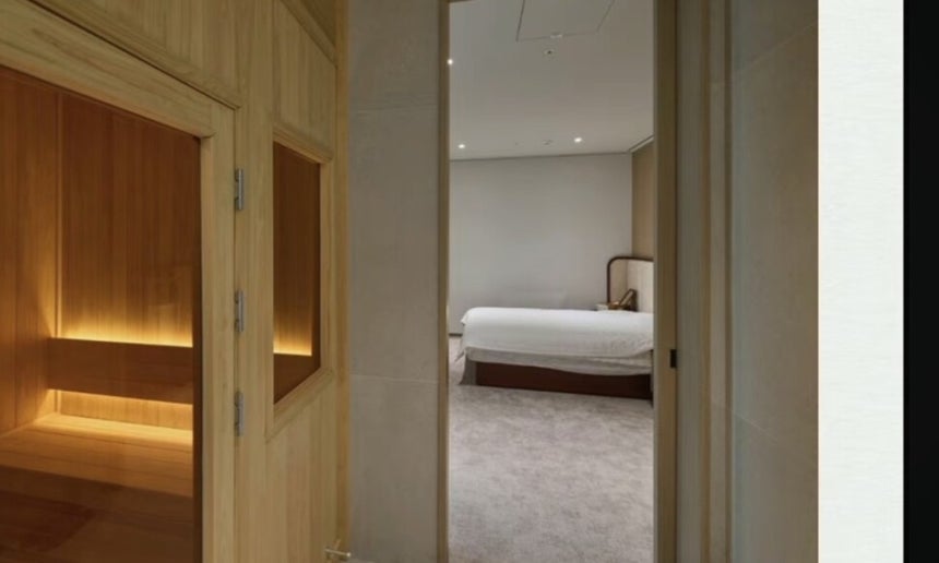 윤석열 전 대통령 재임 시절 서울 용산 대통령 집무실 안에 설치된 사우나와 침실의 모습.강훈식 대통령 비서실장 제공