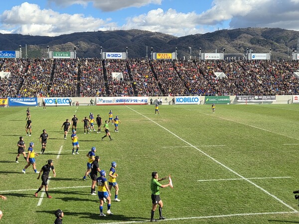 일본 고교 럭비 직관한 한국 학생들 “멋있어요! 관중이 다르네요”