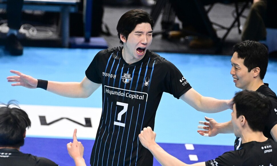 남자 배구 선두싸움 불 붙었다…현대캐피탈, 대한항공 3-0 완파