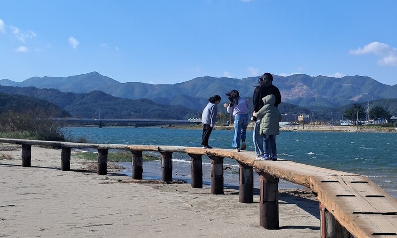 네 자녀 키우며 두 가정을 돌봅니다 [6411의 목소리]