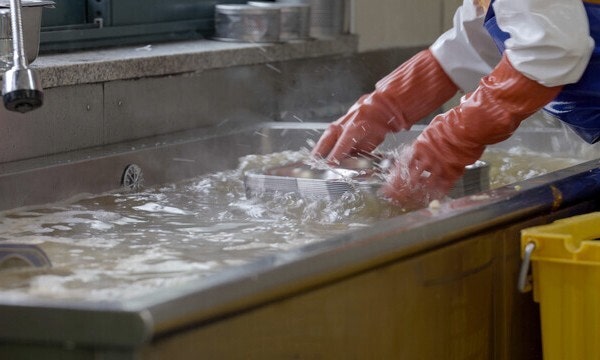 제주 학교 급식노동자, 전국 최초 방학에도 일하지만…할일 불분명 ‘혼란’