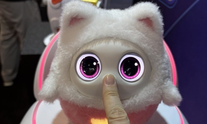 인형 코 ‘꾹’ 누르니 찡그리며 “세게 만지지마”…AI가 펼친 ‘장난감 신세계’