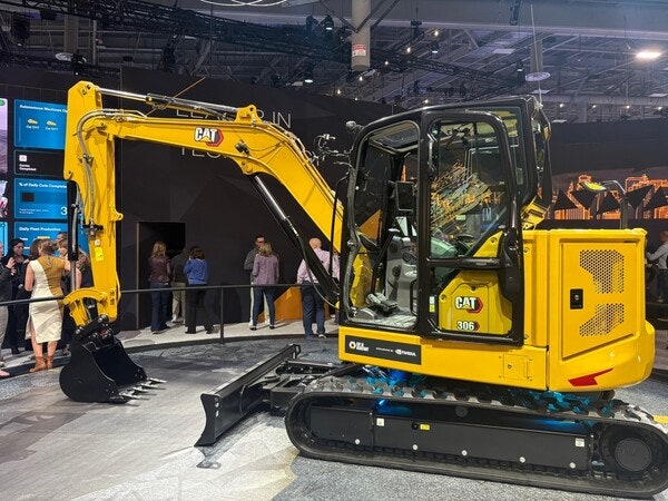 인공지능과 필름, 농기구, 중장비의 만남…‘혁신’ 대열 선 전통기업들