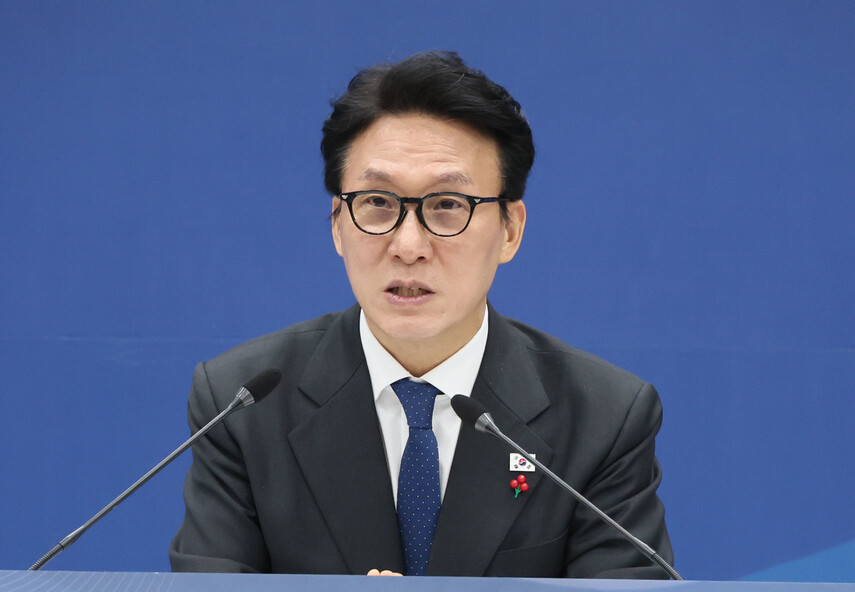 김민석 국무총리가 지난 9일 서울 은평구 한국행정연구원에서 열린 경제인문사회연구회 업무보고에서 발언하고 있다. 연합뉴스