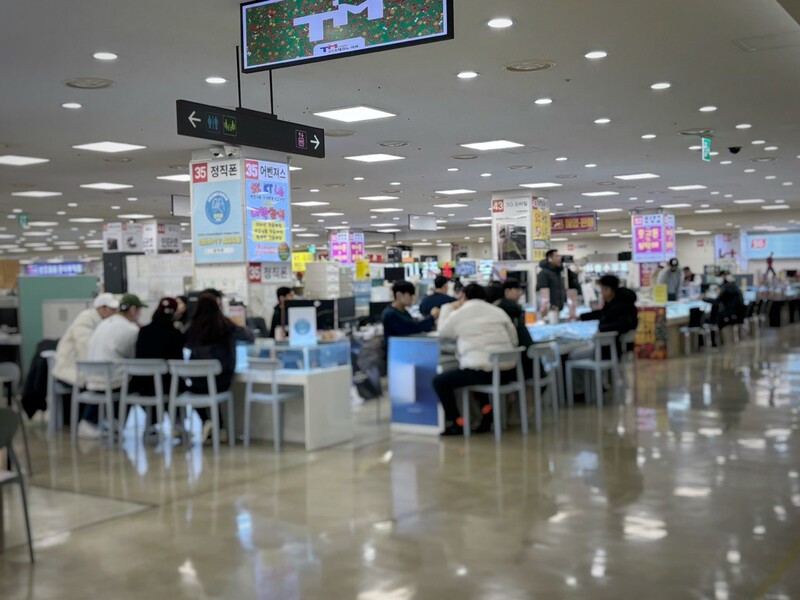 서울 구로구 신도림에 위치한 휴대전화 판매점 집단상가.채반석 기자