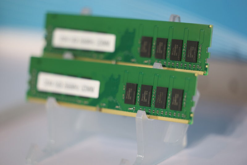 스마트폰·노트북 비싸진다, 왜?…‘부르는 게 값’ 메모리 가격 급등