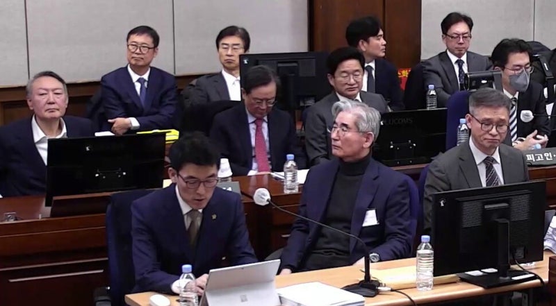 윤석열 내란 구형 연기에 지귀연 또 입길…변호인들은 ‘의기양양’