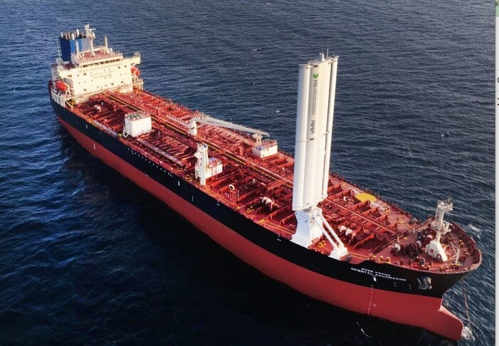 ‘날개’로 바람 활용해 선박 연비 개선…HD현대, ‘윙세일’ 실증