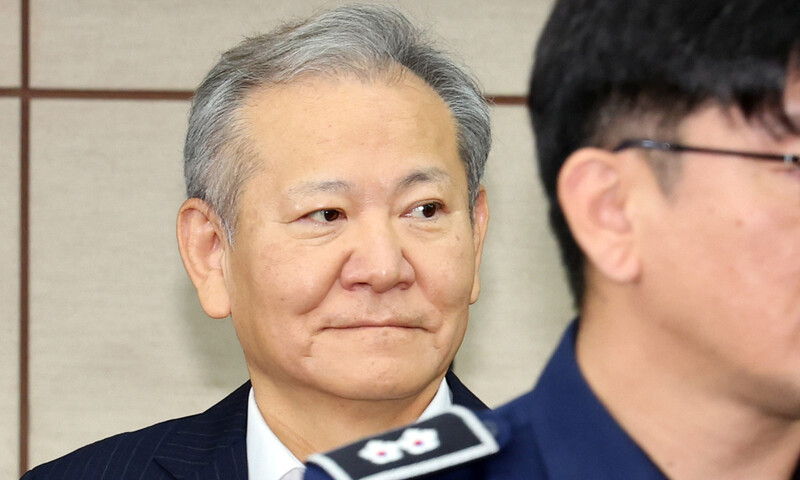 12·3 비상계엄 관련 언론사 단전·단수를 지시한 혐의로 구속기소 된 이상민 전 행정안전부 장관이 지난해 10월17일 오전 서울 서초구 서울중앙지방법원에서 열린 첫 공판에 출석하고 있다. 김태형 기자 xogud555