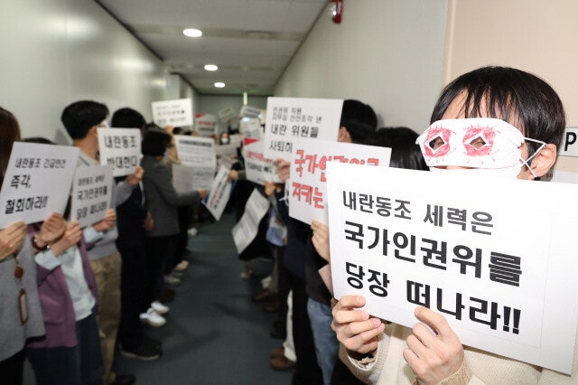 ‘안창호 퇴진’ 최초 실명 글 쓴 인권위 간부에 ‘닮고 싶은 선배상’