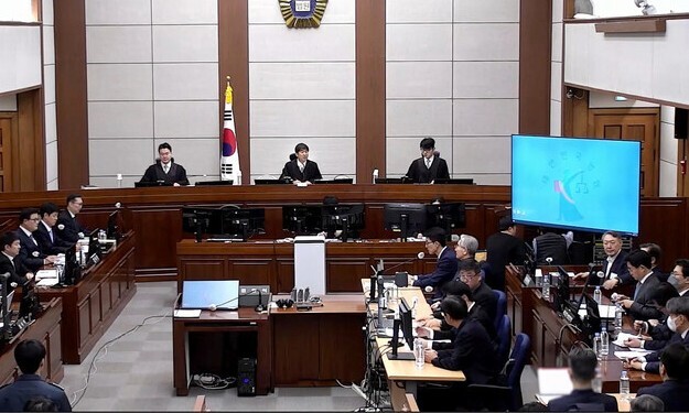 12·3 비상계엄 관련 내란 우두머리 혐의로 기소된 윤석열 전 대통령과 내란 중요임무 종사 혐의를 받는 김용현 전 국방부 장관 등 내란 관련자들이 9일 서초구 서울중앙지방법원 417호 형사대법정에서 열린 윤 전 대통