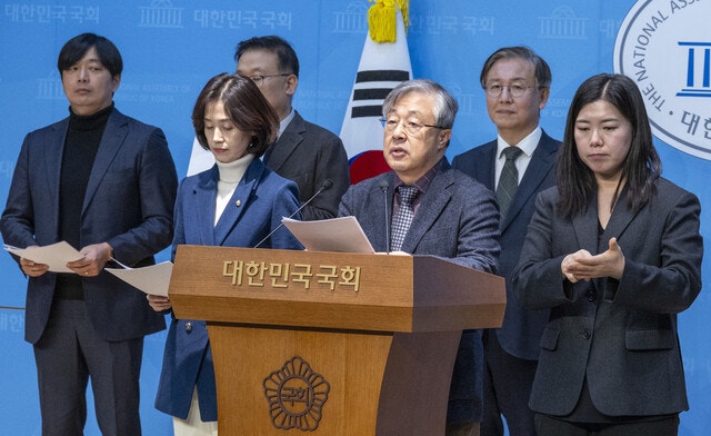 검찰개혁 자문위원 6명 사퇴 “검사출신 주도로 검찰권력 되살려”