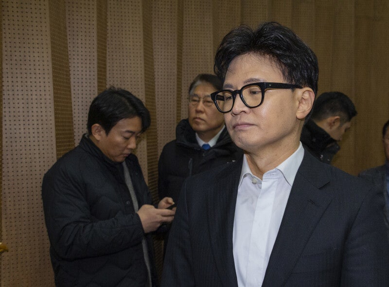 “제명 막겠다”…당 밖에서 ‘살 길’ 찾는 한동훈, 효력정지 가처분 신청 검토