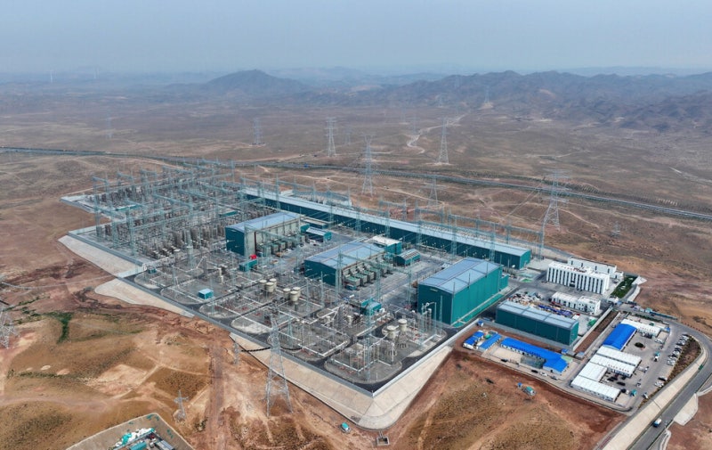 2600km 송전 0.009초, 손실 전력 1.5%…중국의 전기 고속도로와 저장고