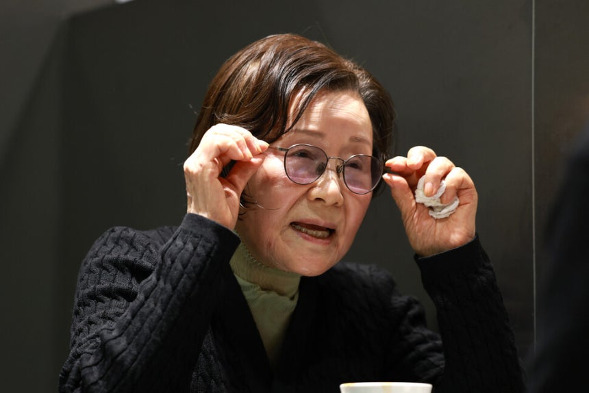 전혜린의 삶과 죽음을 다룬 장편‘이별은 사랑이다’를 펴낸 최문희 소설가가 13일 오후 서울 은평구의 한 카페에서 한겨레와 인터뷰하고 있다.“전혜린이 요절하지 않고 살아 있었다면 젊은 사람들에게 경종을 울리는 많은