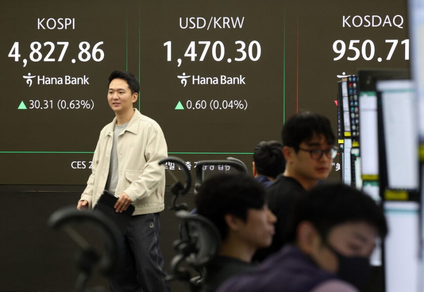 16일 서울 중구 하나은행 딜링룸 현황판.연합뉴스