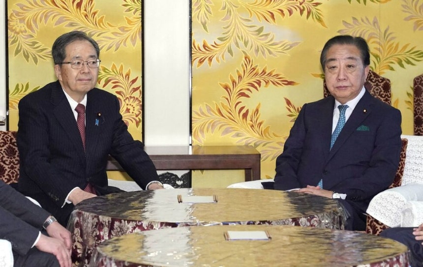 노다 요시히코 입헌민주당 대표(오른쪽)와 사이토 데쓰오 공명당 대표가 지난 15일 신당 창당 협의를 위해 함께 자리하고 있다.AFP 연합뉴스