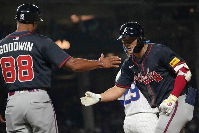 김하성, 빙판길 넘어져 손가락 수술…WBC 류지현호도 비상