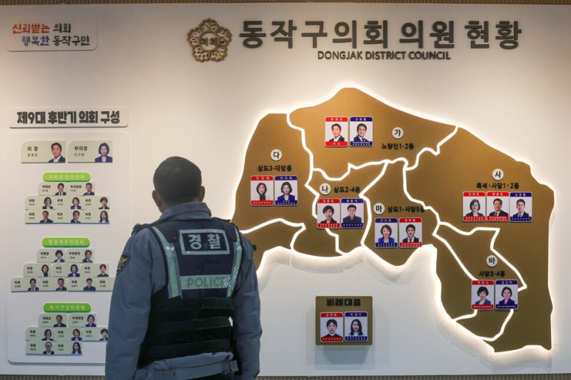 경찰, 동작구의회 압수수색…김병기 부인 법카 유용 의혹 재수사