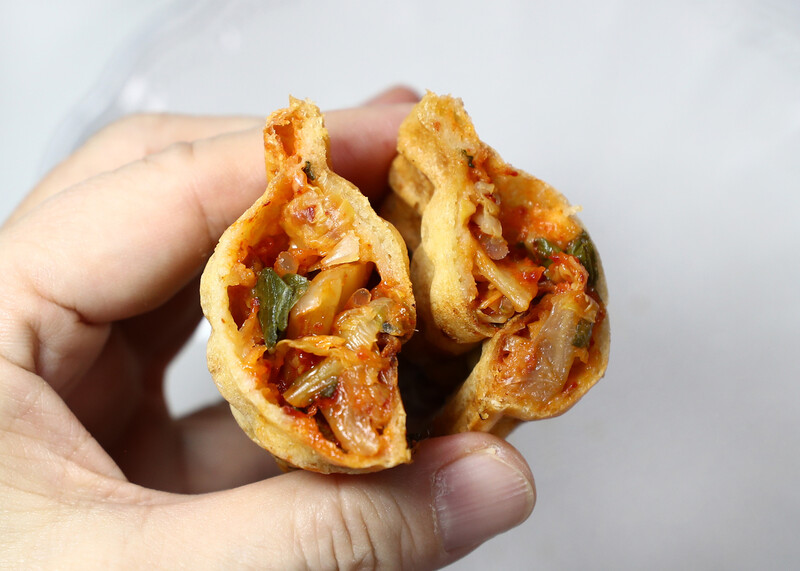 서울 강북권 붕어빵 최강자로 인기인‘효공잉어빵’의‘매코미.김치가 들어가 매콤한 맛이 난다.박미향 기자