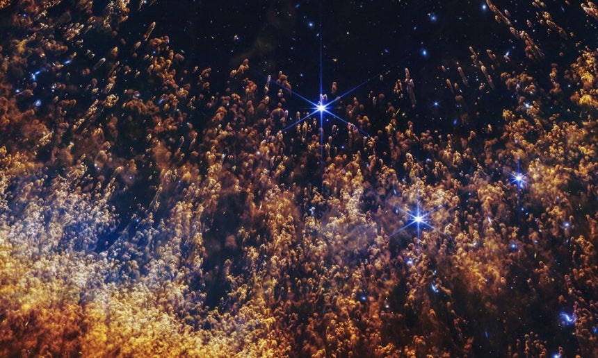 미국항공우주국의 제임스웹우주망원경이 촬영한 650광년 거리의 헬릭스성운의 일부.미국항공우주국 제공