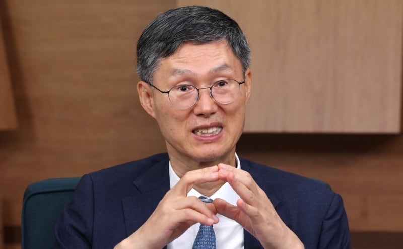 문형배, 카이스트 교수 됐다…“정치할 뜻 없는데 ‘가짜뉴스’ 돌아”