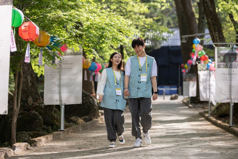 ‘법복 입은 인연’ 69쌍 맺어졌다…부처님 주선 소개팅 ‘나는 절로’