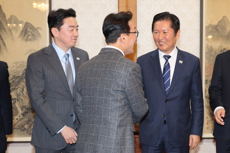강득구의 천기누설, ‘명청대전’ 아닌 ‘민청대전’ [아침햇발]