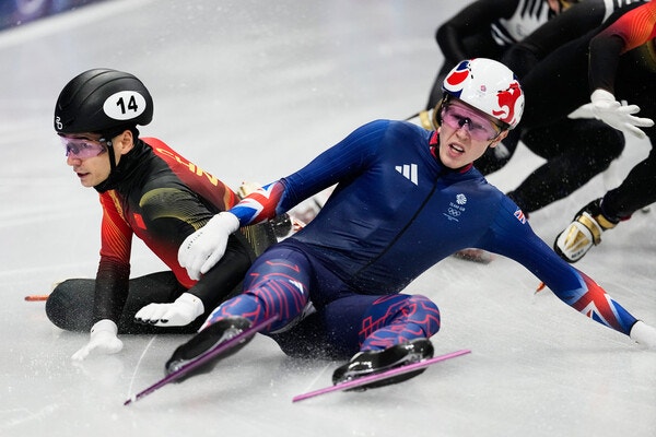 황대헌, 쇼트트랙 남자 1500m 은메달…올림픽 3연속 메달 쾌거